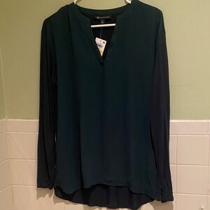 🌺 INC International Concepts Hunter Forest  V-Neck Blouse Size Medium